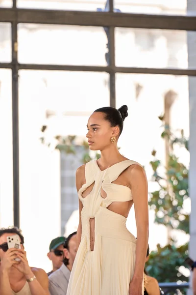 Look 18